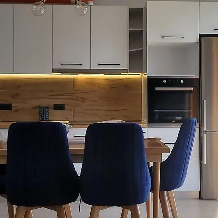 Daire Hidden Gem, Modern 2bedroom, Amazing Terrace-free Parking-your Away From *