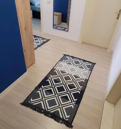 Hidden Gem, Modern 2bedroom, Amazing Terrace-free Parking-your Away From Lägenhet