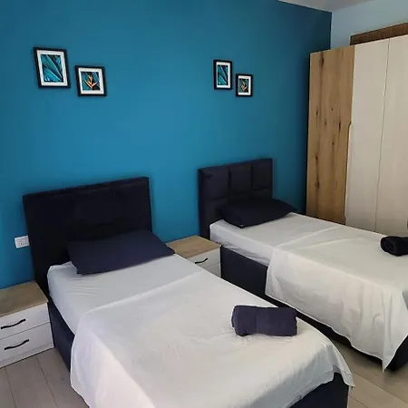 Hidden Gem, Modern 2bedroom, Amazing Terrace-free Parking-your Away From Lägenhet *