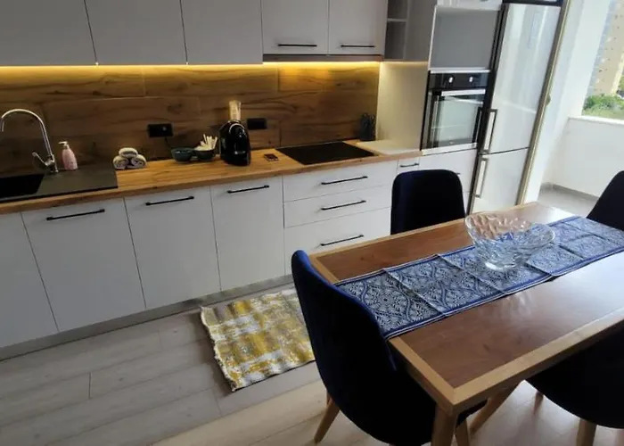 Hidden Gem, Modern 2bedroom, Amazing Terrace-free Parking-your Away From Apartment