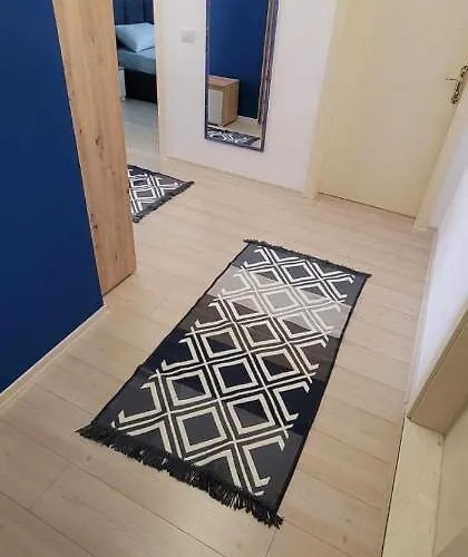 Hidden Gem, Modern 2bedroom, Amazing Terrace-free Parking-your Away From Apartment