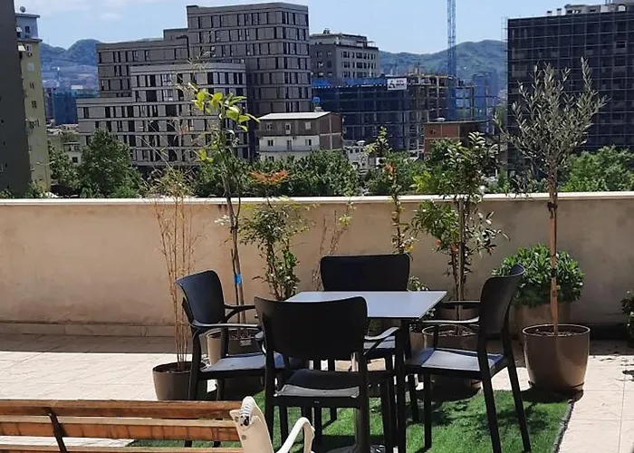 Hidden Gem, Modern 2bedroom, Amazing Terrace-free Parking-your Away From Apartment