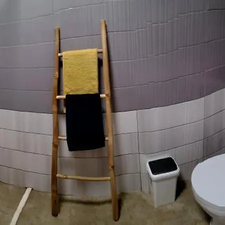 Hidden Gem, Modern 2bedroom, Amazing Terrace-free Parking-your Away From Apartmán *