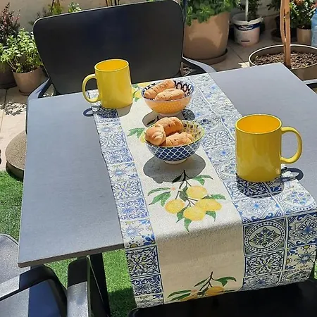 Apartment Hidden Gem, Modern 2bedroom, Amazing Terrace-free Parking-your Away From *
