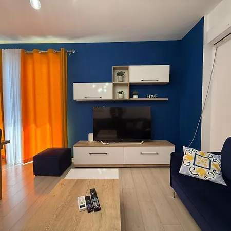 Hidden Gem, Modern 2bedroom, Amazing Terrace-free Parking-your Away From *