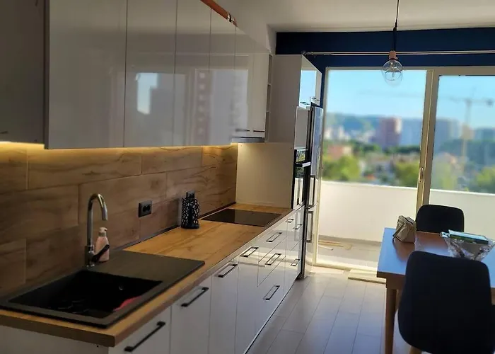 Hidden Gem, Modern 2bedroom, Amazing Terrace-free Parking-your Away From Apartment *