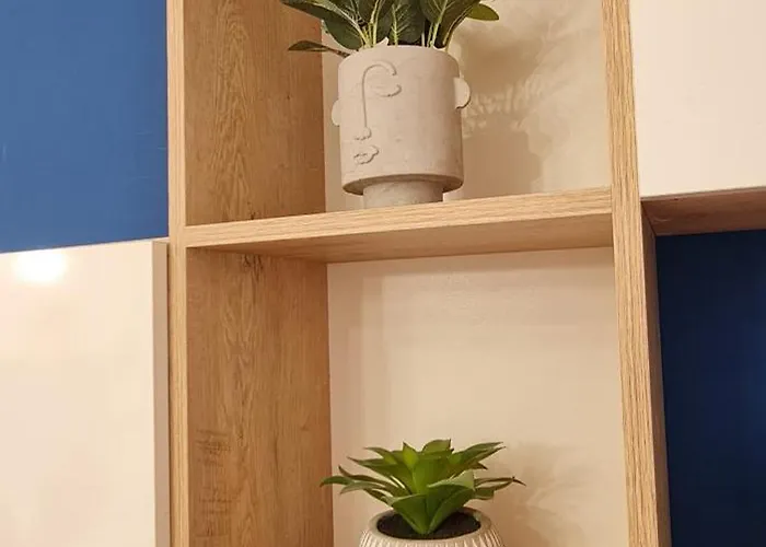 Hidden Gem, Modern 2bedroom, Amazing Terrace-free Parking-your Away From Тирана